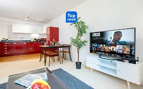Haus 2 Bedroom Apartment L City Centre L Secure Parking L Top Rated L Intercom
